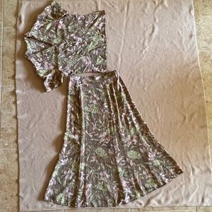 Genuine silk print skirt set.